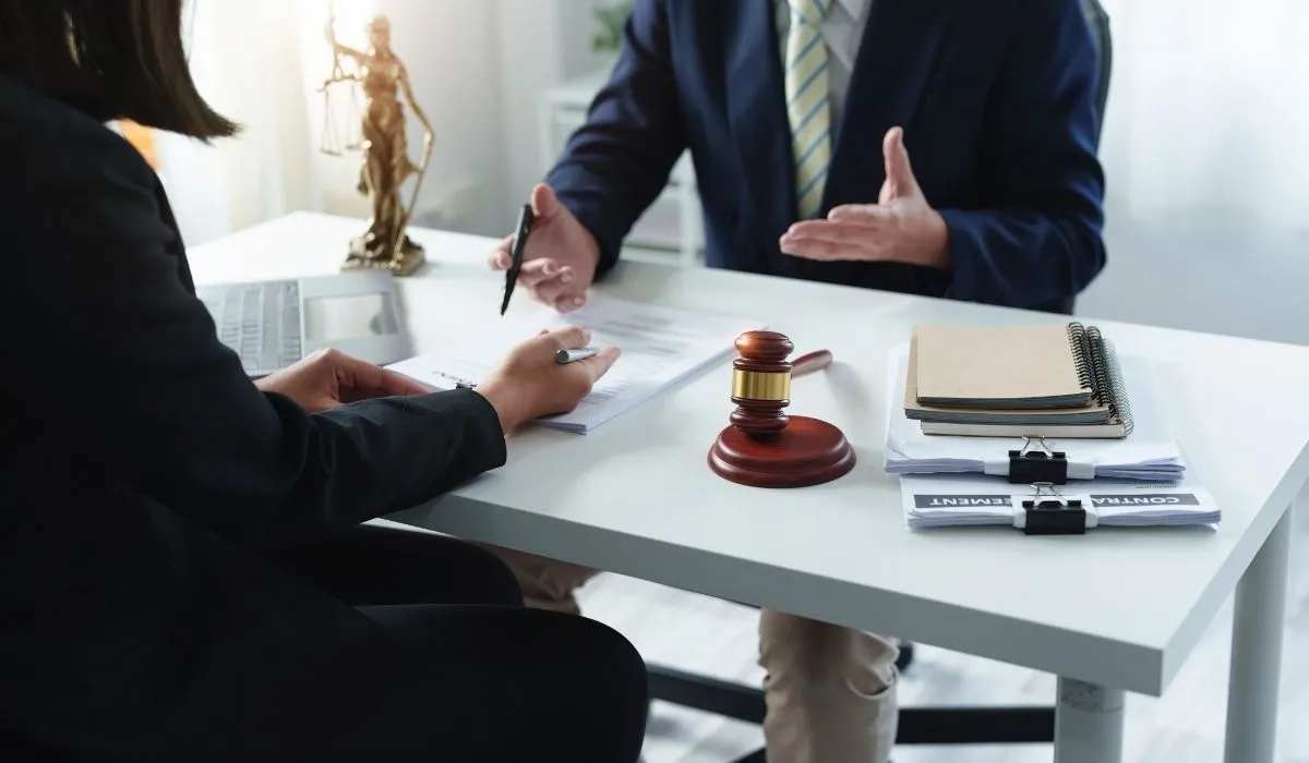 How a Personal Injury Lawyer Handles Medical Malpractice Cases