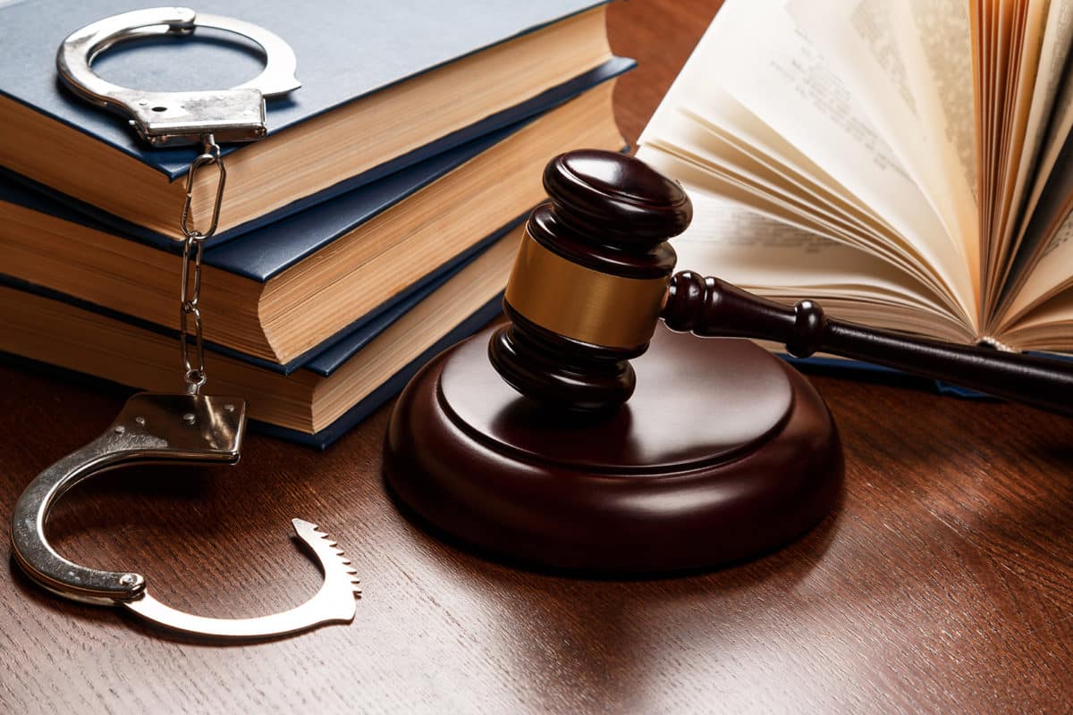 When to Contact a Criminal Defense Lawyer